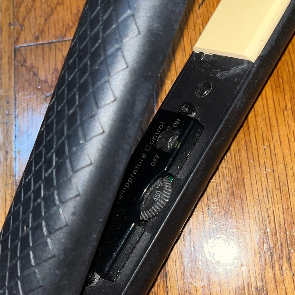 Proliss Infusion Flat Iron Black Hair Straightener